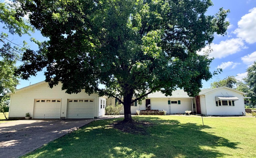 301 E Church Avenue, Fairland, OK 74343
