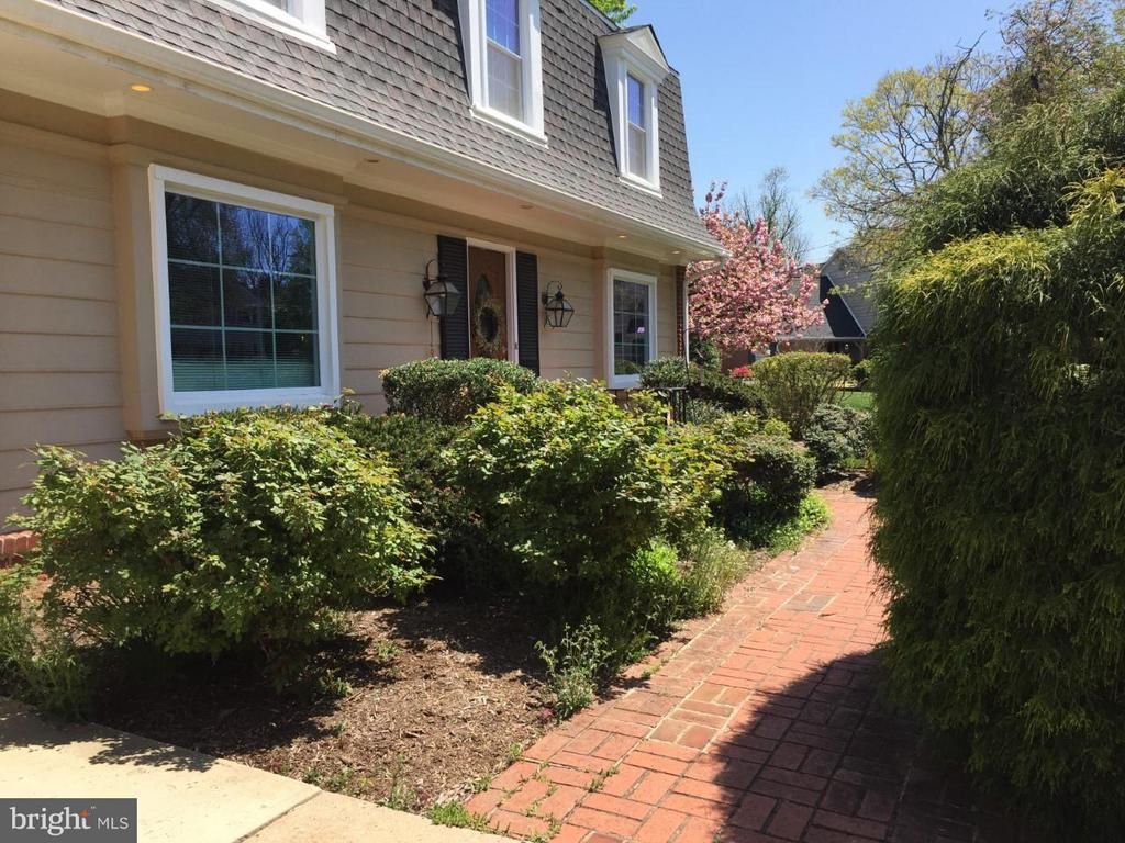 11809 Greenleaf Ave, Rockville, MD 20854