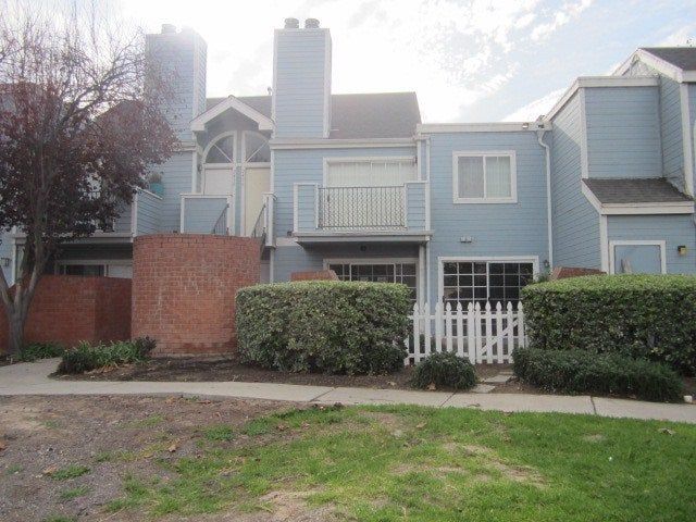 2404 Village Green, Santa Maria, CA 93455