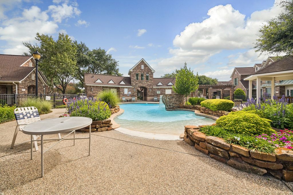 426 Cypress Vista, Houston, TX 77094