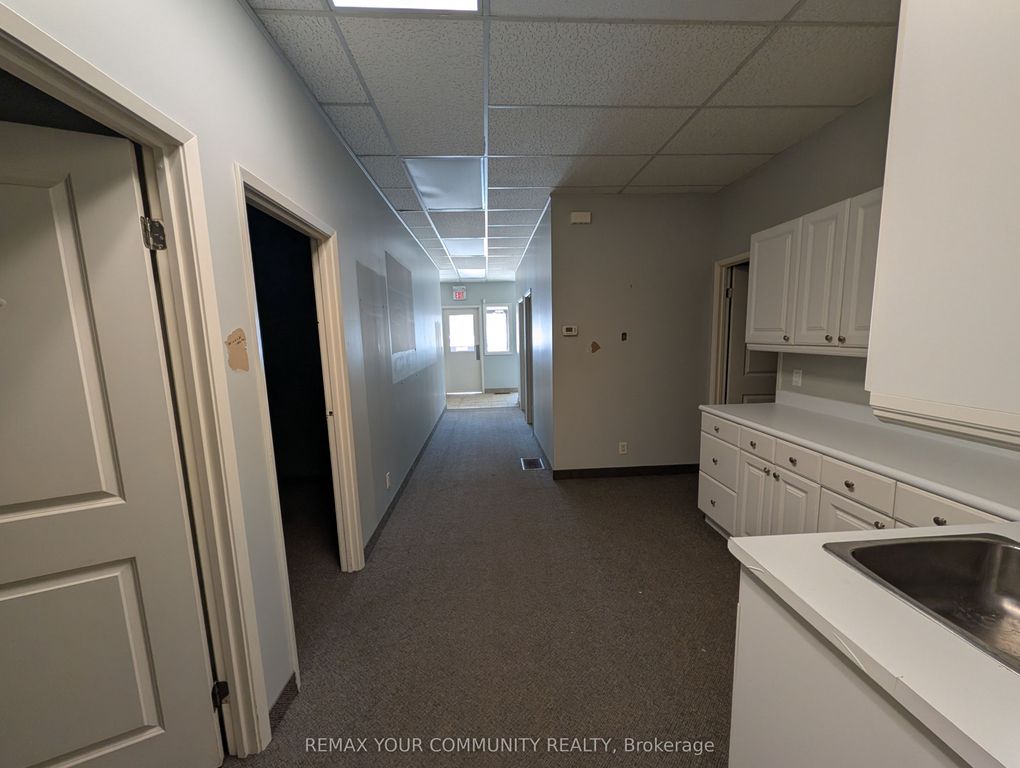 358 Main Street W, Hamilton, ON L8P 1K2