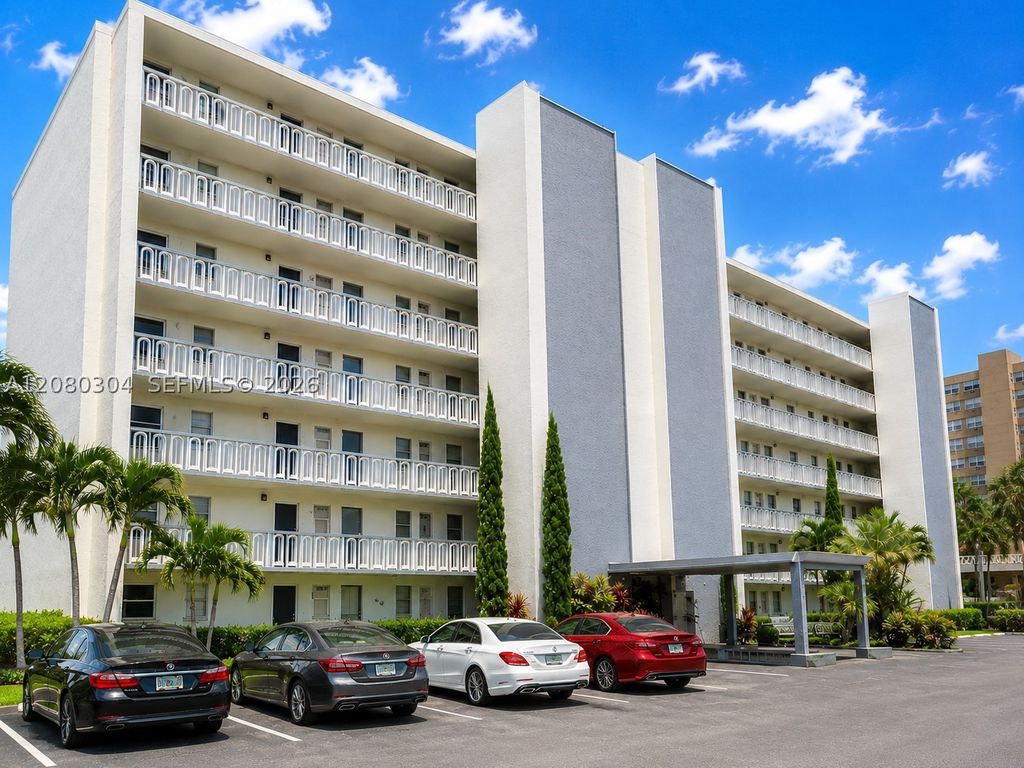 301 NE 14th Ave 507, Hallandale Beach, FL 33009