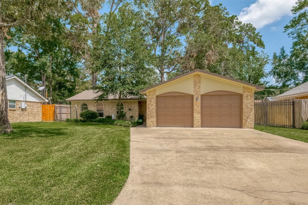 1811 Woodway Drive, Woodbranch, TX 77357