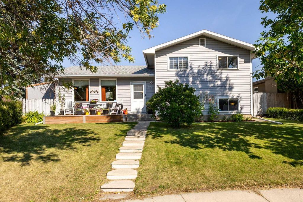 204 Rundleridge Drive NE, Calgary, AB T1Y 2K4
