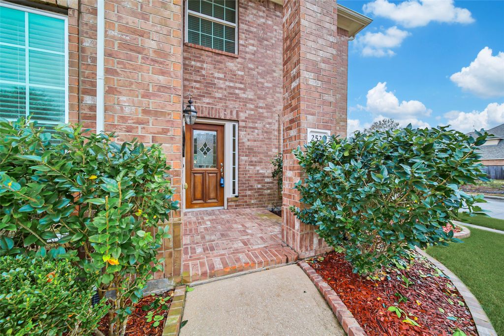 2521 Sandy Lodge Court, Kingwood, TX 77345