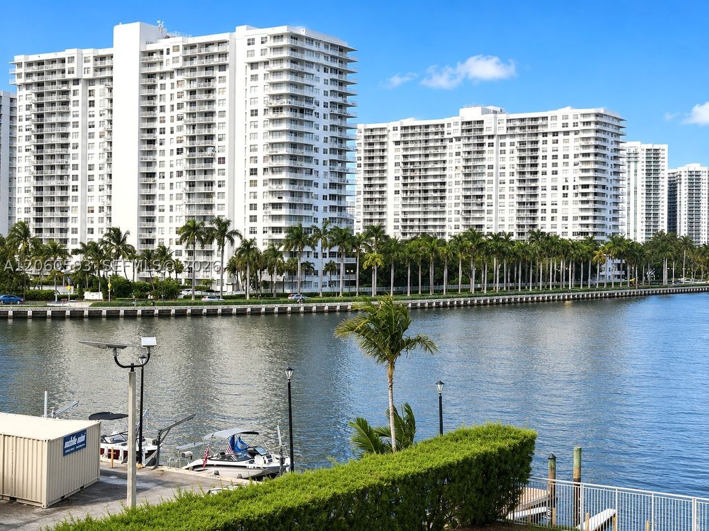 18071 Biscayne Blvd 302, Aventura, FL 33160