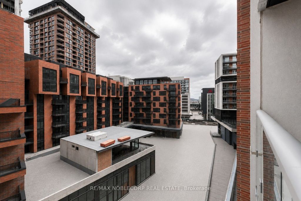 292 Verdale Crossing 812, Markham, ON L6G 0H6