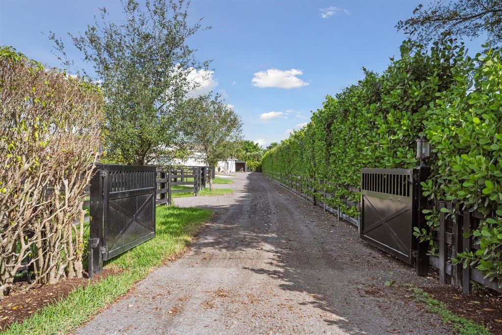 2904 Appaloosa Trail, Wellington, FL 33414