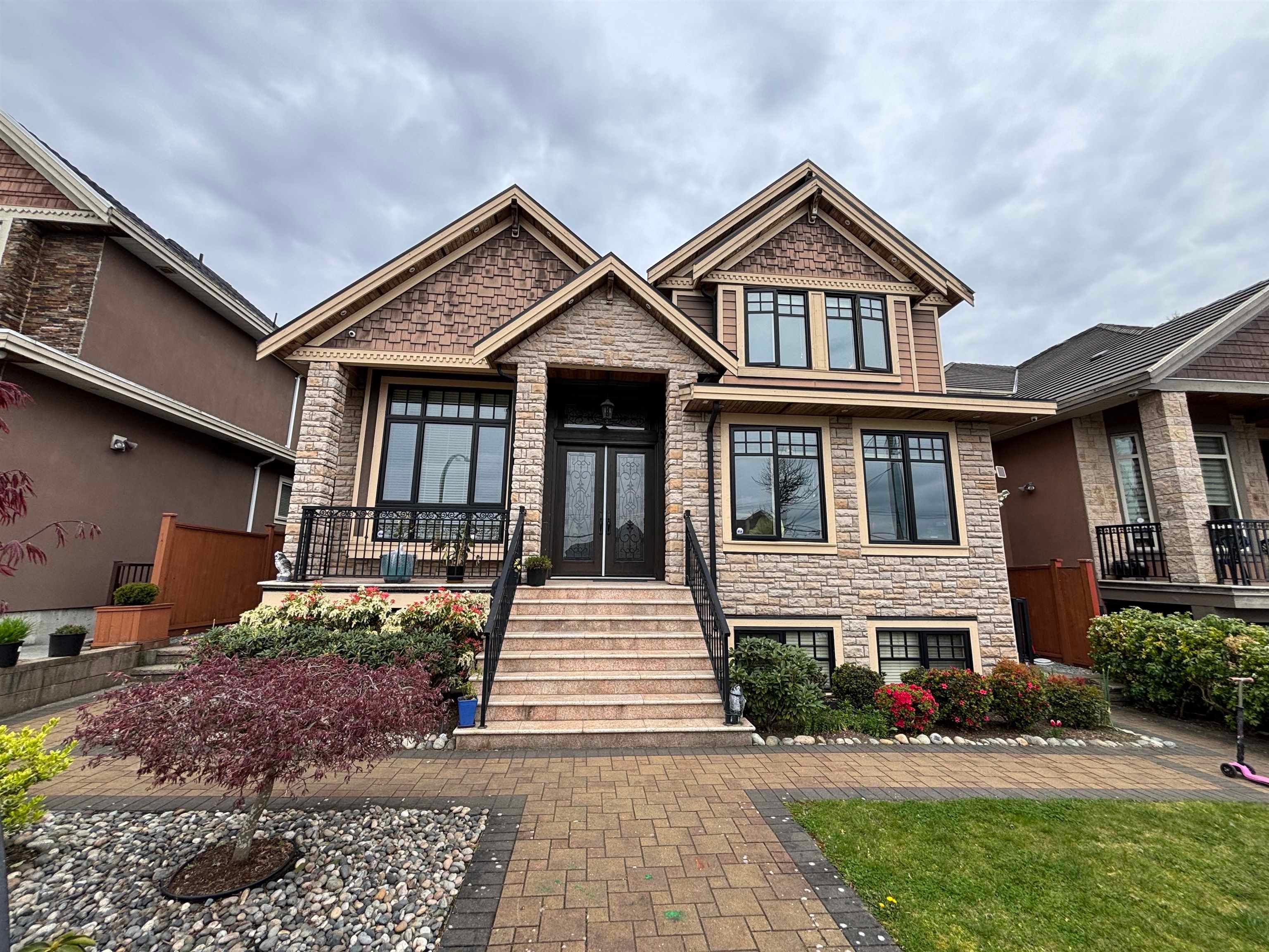 913 QUADLING AVENUE, Coquitlam BC V3K 2A6