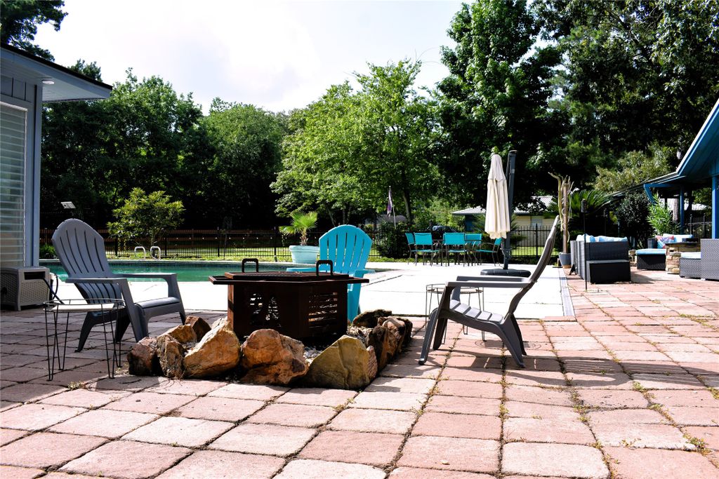 1310 Golden Bear Lane, Kingwood, TX 77339
