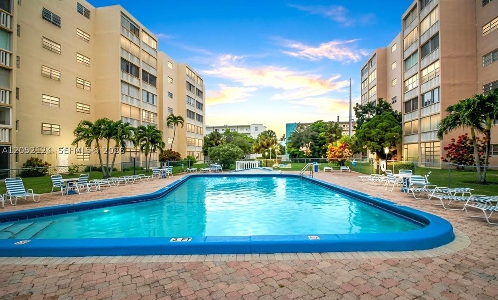 301 NE 14th Ave 207, Hallandale Beach, FL 33009