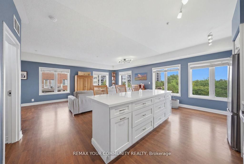 35 Richgrove Drive #204, Toronto W09, ON M9R 0A3