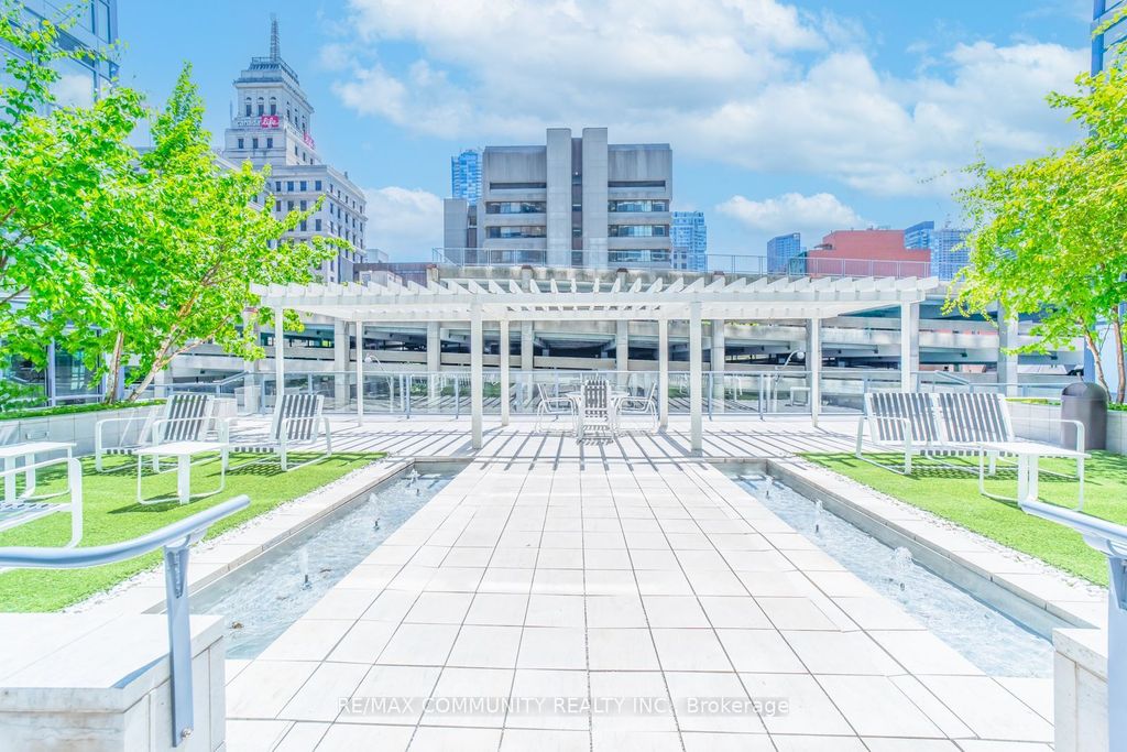 210 Simcoe Street 1210, Toronto C01, ON M5T 0A9