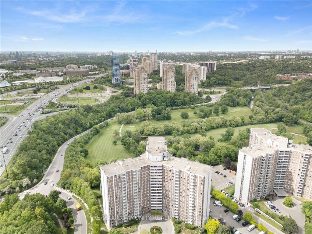 10 Edgecliffe Golfway 1419, Toronto C11, ON M3C 3A3
