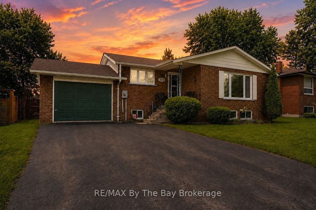 229 Datas Drive E, Clearview, ON L0M 1S0