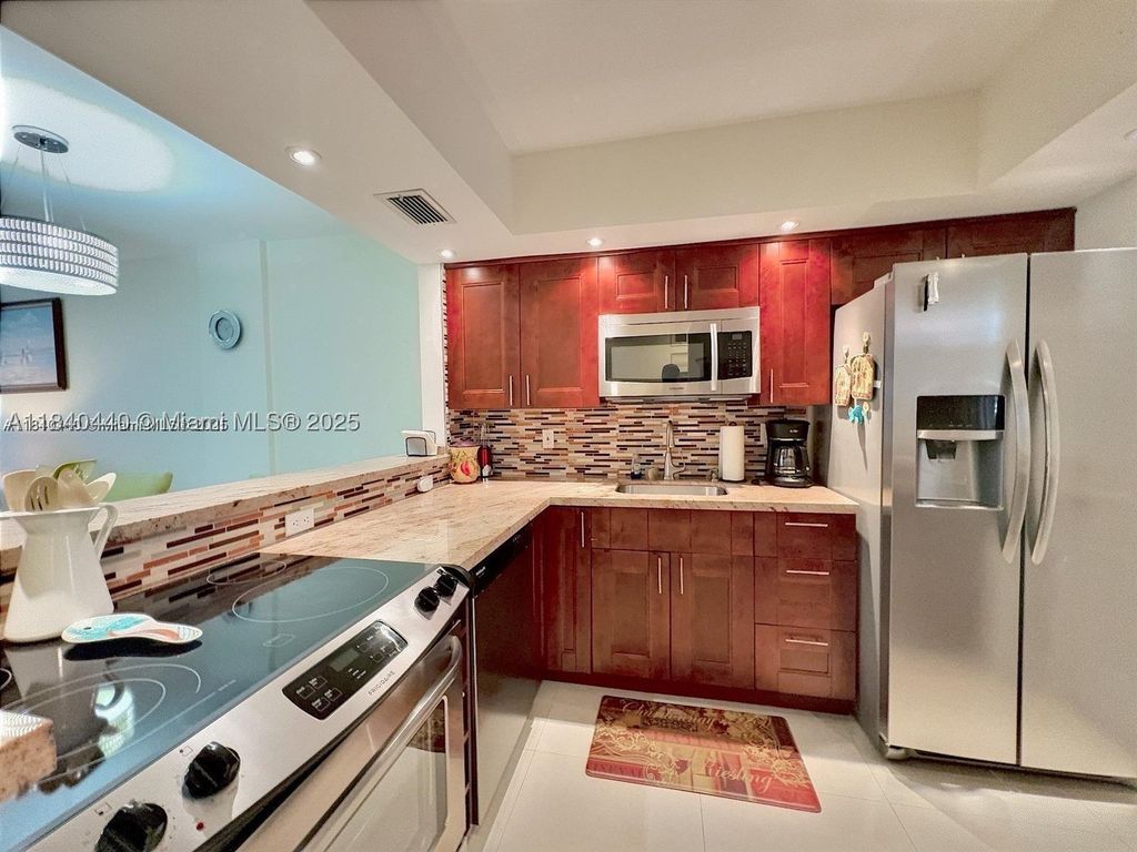 1333 E Hallandale Beach 106, Hallandale Beach, FL 33009