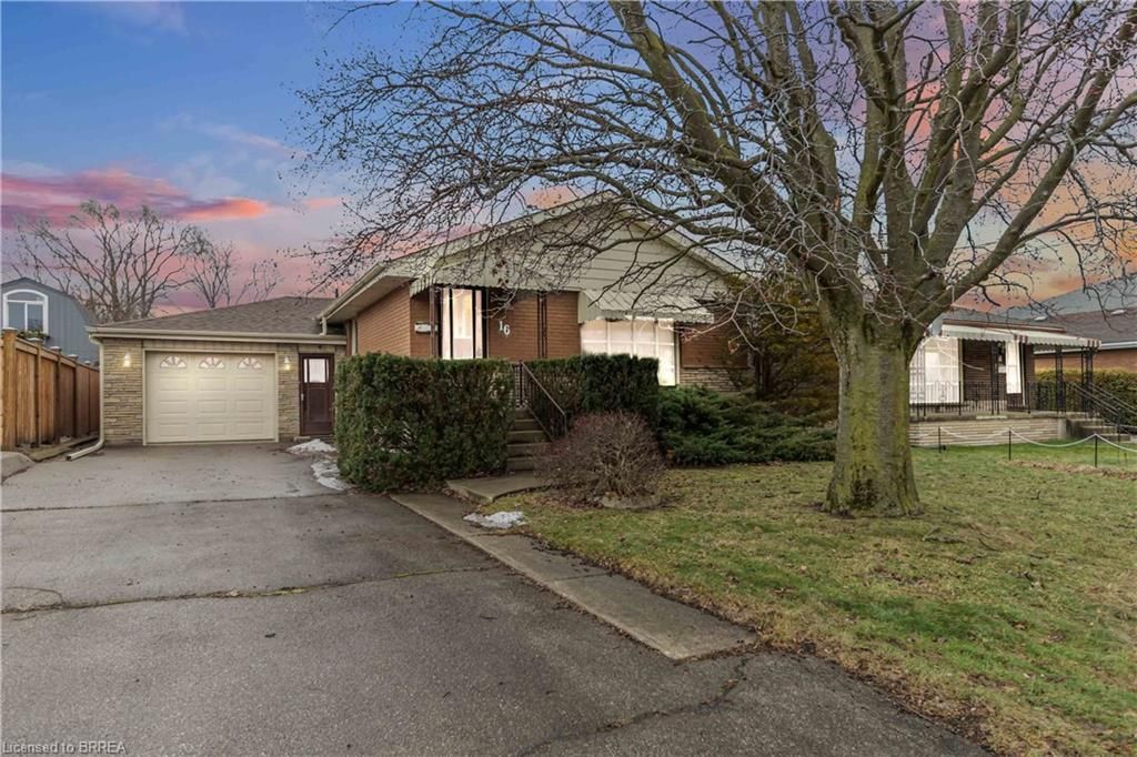 16 Paris Road, Brantford, ON N3R 1H7