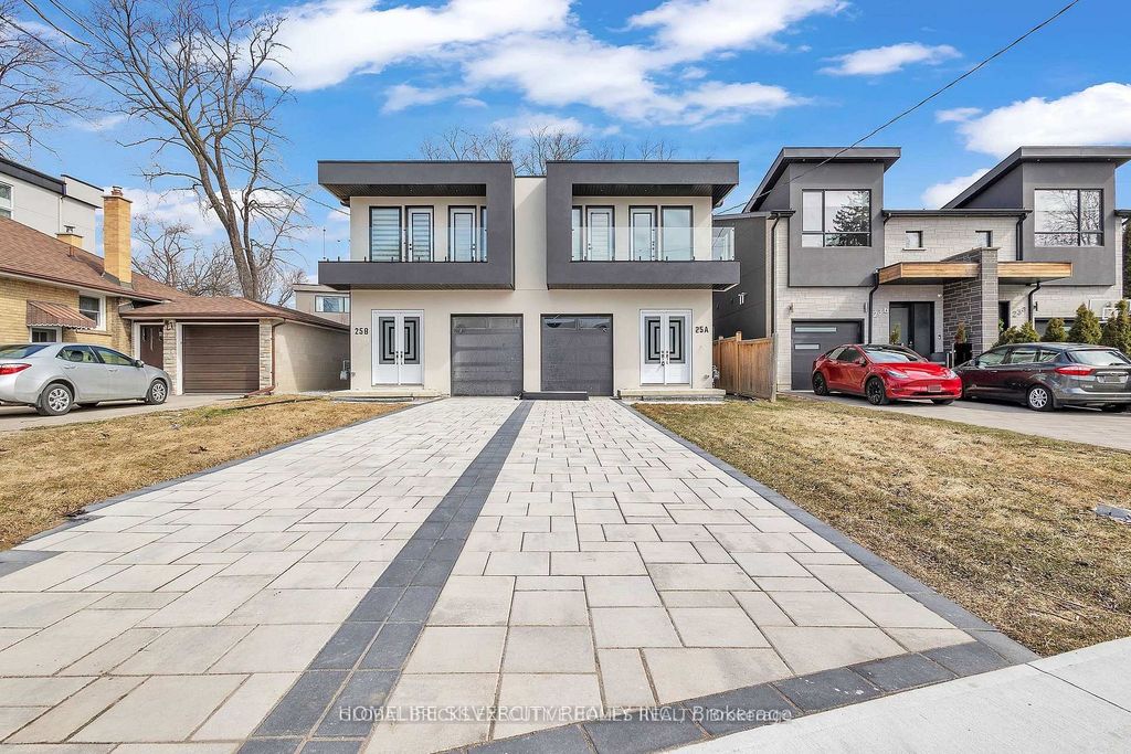 25B Pine Avenue N, Mississauga, ON L5H 2P9