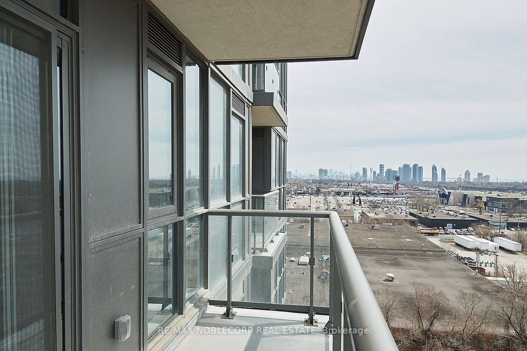 17 Zorra Street 807, Toronto W08, ON M8Z 0C8