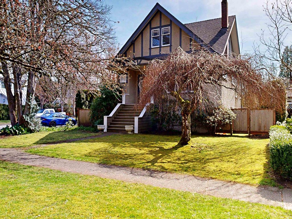 4402 W 12TH AVENUE, Vancouver BC V6R 2R2