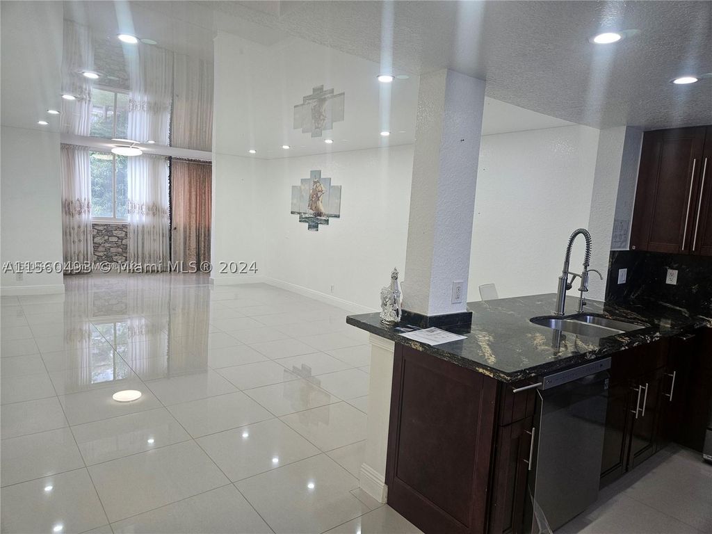 301 NE 14th Ave 207, Hallandale Beach, FL 33009