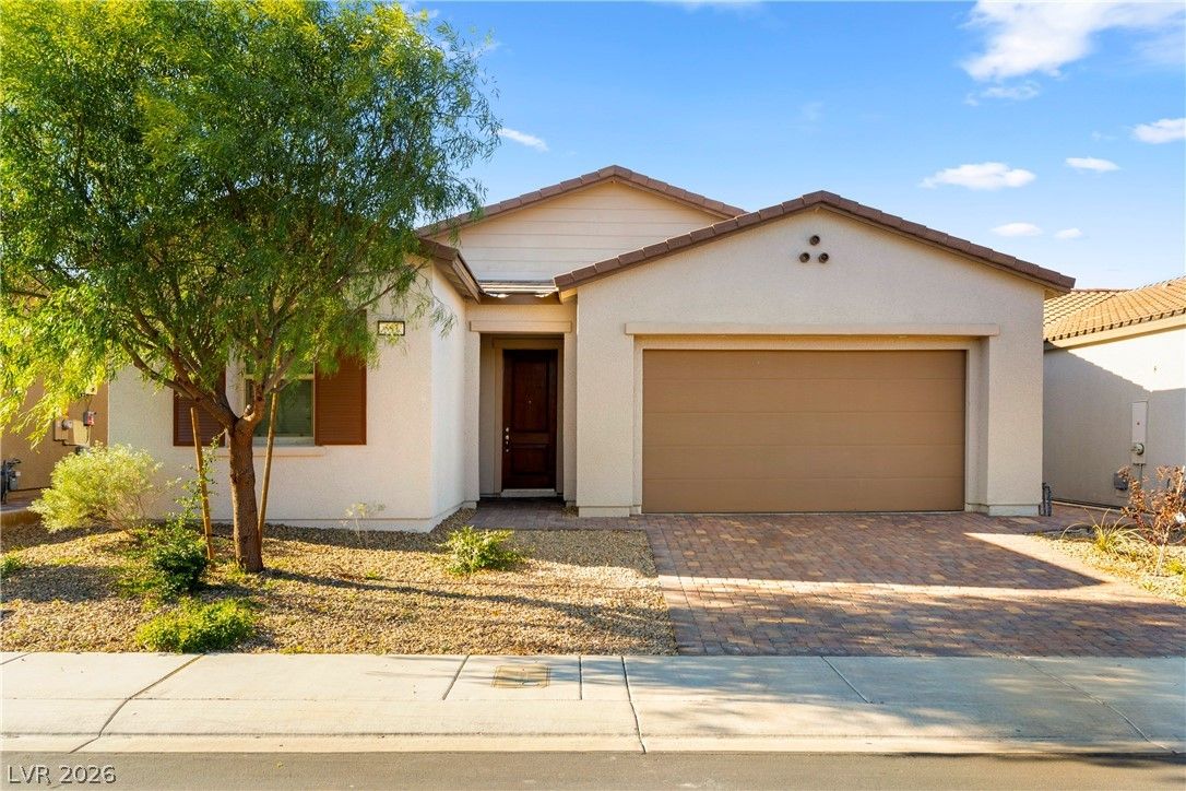 557 Comodo Street