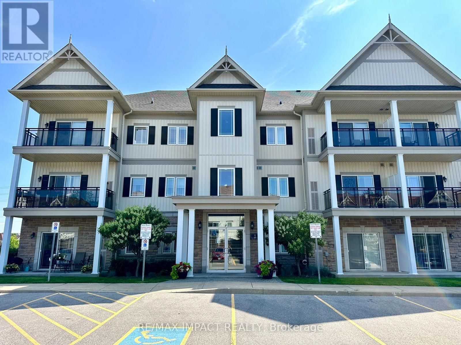 1 Sidney Unit #104, Clarington (Bowmanville), Ontario L1C0C6
