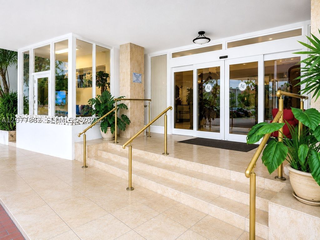 3505 S Ocean Dr 206, Hollywood, FL 33019