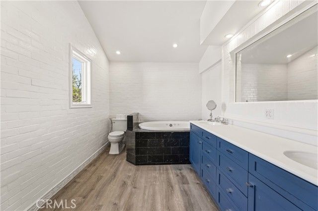 20305 Aetna Woodland Hills, CA 91367