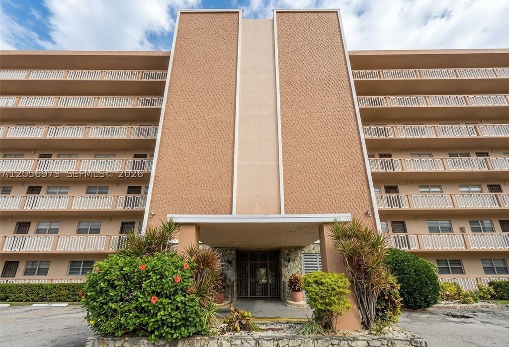 301 NE 14th Ave 507, Hallandale Beach, FL 33009