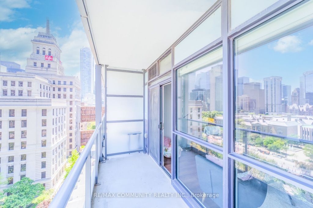 210 Simcoe Street 1210, Toronto C01, ON M5T 2W5