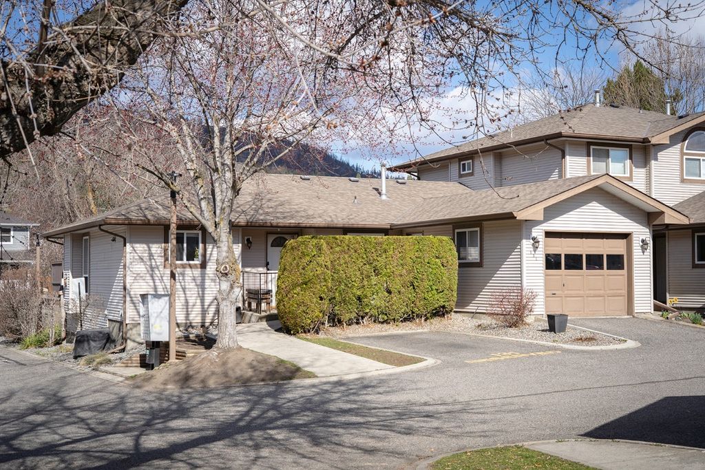 133 Wyndham Crescent 131