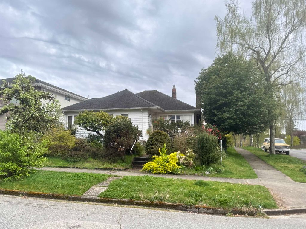 2396 W 18TH AVENUE, Vancouver BC V6L 1A8