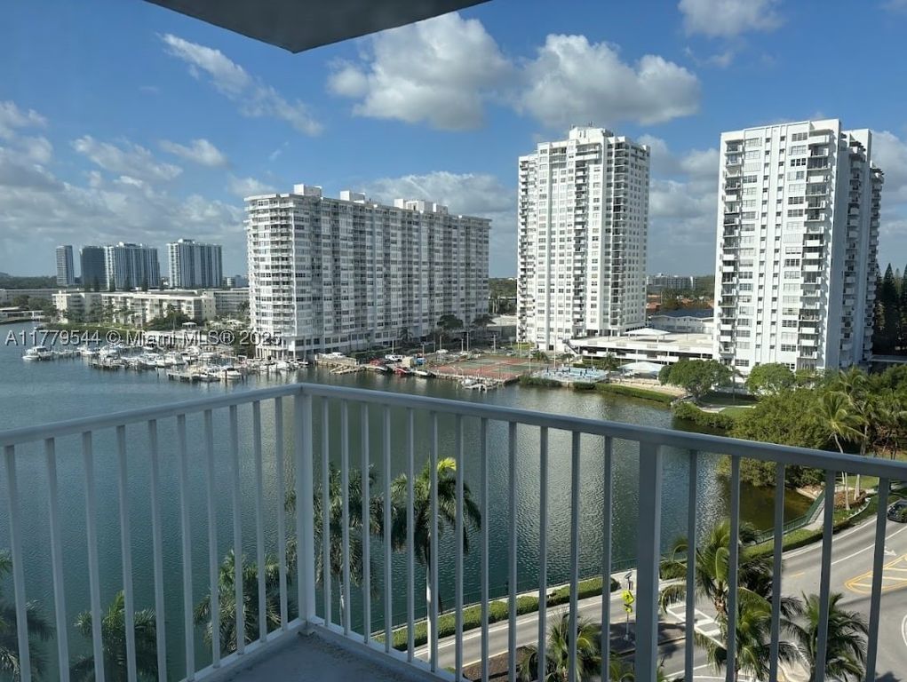 2801 NE 183rd St 1015W, Aventura, FL 33160