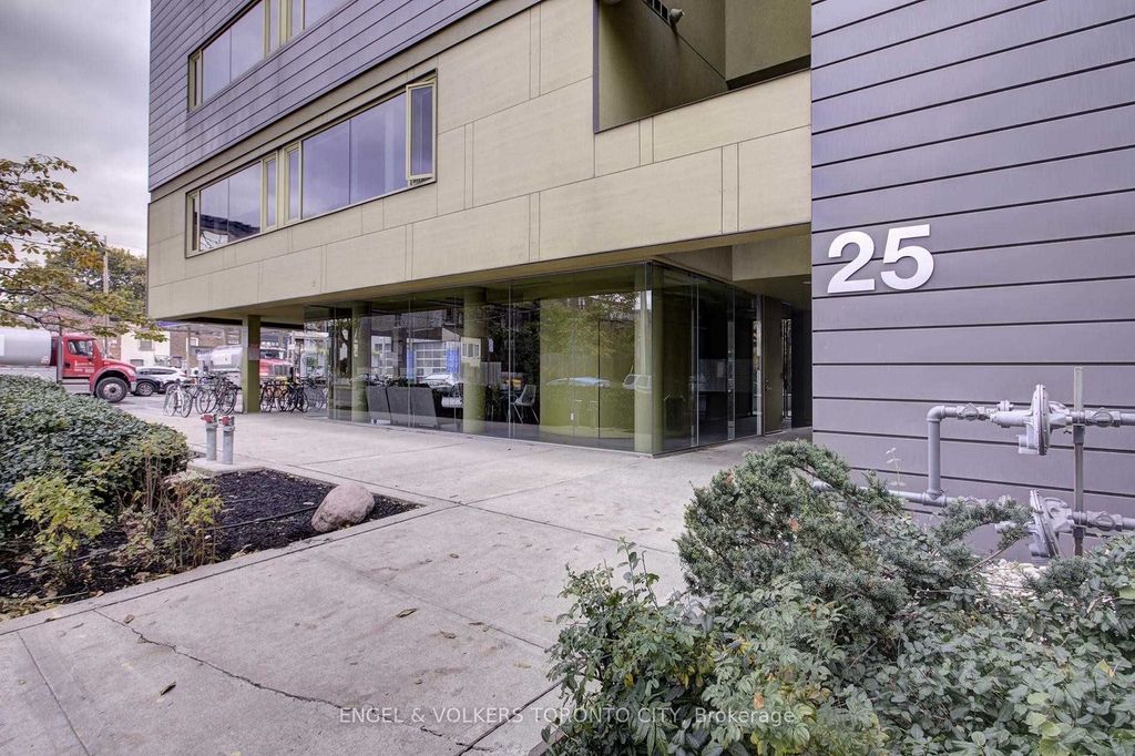 25 Ritchie Avenue 202, Toronto W01, ON M6R 2J6