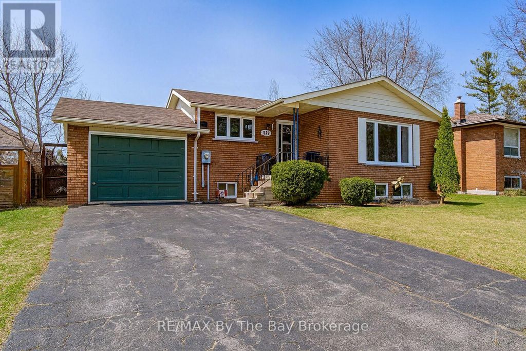 229 Datas Drive E, Clearview, ON L0M 1S0