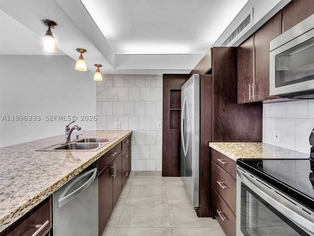 20301 W Country Club Dr 521, Aventura, FL 33180