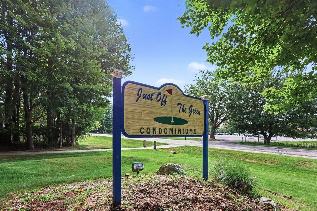 565 Tournament Circle, Norton Shores City, MI 49444